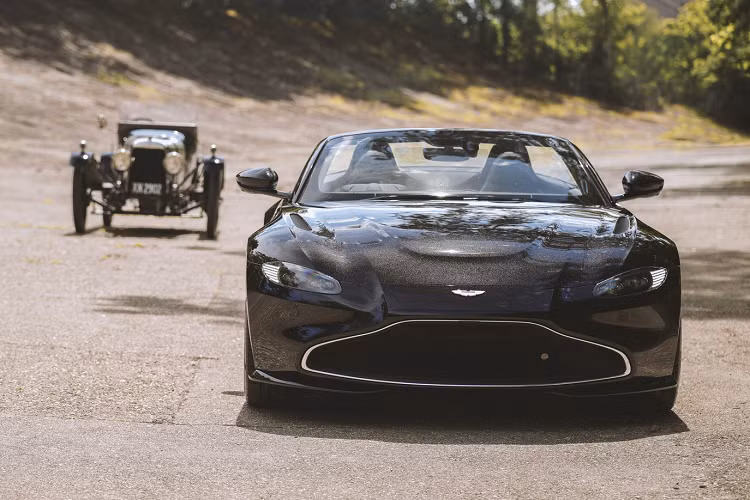 Mẫu Aston Martin Vantage Roadster đặc biệt này được sản xuất giới hạn 3 chiếc và có thể tạm gọi là bản A3 đặc biệt. Mức giá của phiên bản này không được công bố, trong khi Vantage Roadster tiêu chuẩn có giá khởi điểm 176.000 USD tại Anh quốc.