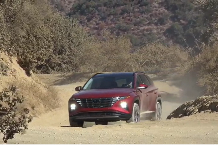 Tại thị trường Mỹ, giá xe Hyundai Tucson XRT 2022 khởi điểm từ 32.625 USD cho bản dẫn động cầu trước và 34.125 USD cho bản dẫn động 4 bánh.