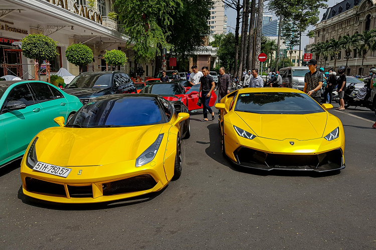 Ferrari 488 GTB được trang bị động cơ V8 twin-turbo với dung tích 3.9L, sản sinh công suất cực đại 670 mã lực và mô-men xoắn 760 Nm. Hiện nay, 488 GTB đã được thay thế bởi Ferrari F8 Tributo mạnh mẽ hơn với công suất tối đa lên đến 720 mã lực.