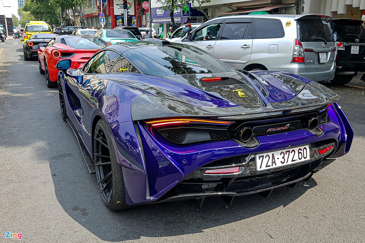 Tuy không can thiệp quá nhiều về mặt vận hành, McLaren 720S N-Largo tại Việt Nam vẫn được nâng cấp hệ thống ống xả Frequency Intelligent (FI) Exhaust, mang lại âm thanh và sự phấn khích mỗi khi tăng tốc. 