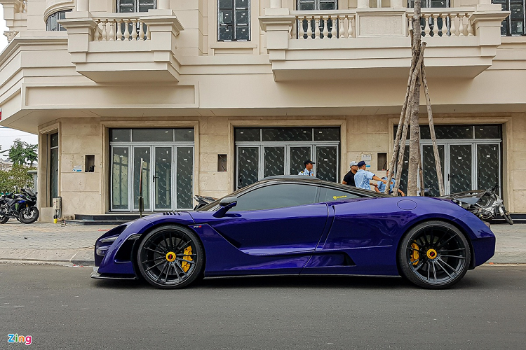 Ngoại thất của chiếc xe gần như được thay đổi toàn bộ với thân xe mở rộng hơn về 2 phía, được lấy cảm hứng từ siêu phẩm McLaren Senna. Ngoại thất xe vẫn mang màu Tím Lantana đặc biệt, phối hợp với các chi tiết khác được làm từ sợi carbon với bề mặt lộ thiên.