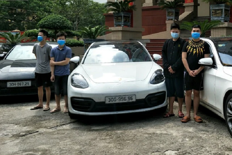 Quá trình điều tra sau đó, lực lượng chức năng đã bắt giữ 19 đối tượng, thu giữ 13 chiếc xe ôtô cùng nhiều tài liệu cũng như tiền mặt liên quan đến đường dây đánh bạc qua mạng có quy mô được cho là lên đến hàng nghìn tỷ đồng.