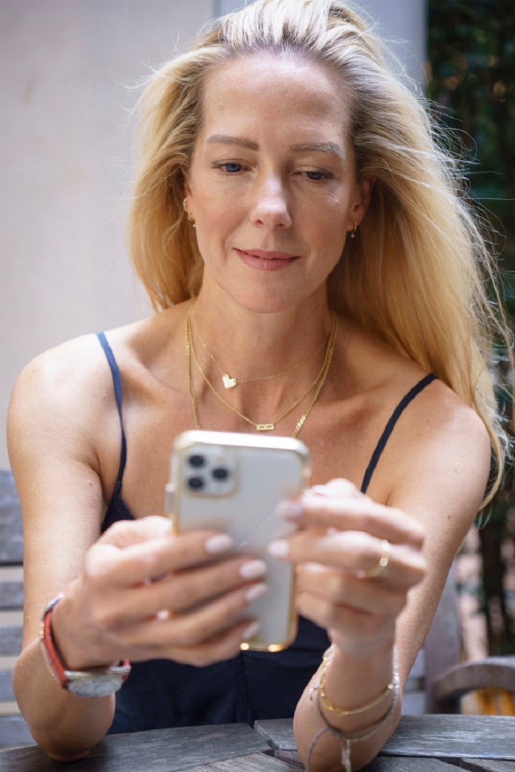 Người phụ nữ kiếm bộn tiền nhờ tán tỉnh hộ người khác Nguoi phu nu kiem bon tien nho tan tinh ho nguoi khac