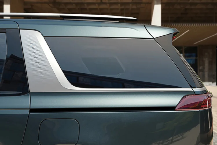 Kia Sedona thế hệ mới sẽ được đổi tên thành Kia Carnival thế hệ mới tại thị trường Việt. Mẫu xe này đang rục rịch chuẩn bị ra mắt trong thời gian sắp tới. Có thể là trong tháng 10 – 11 năm nay.