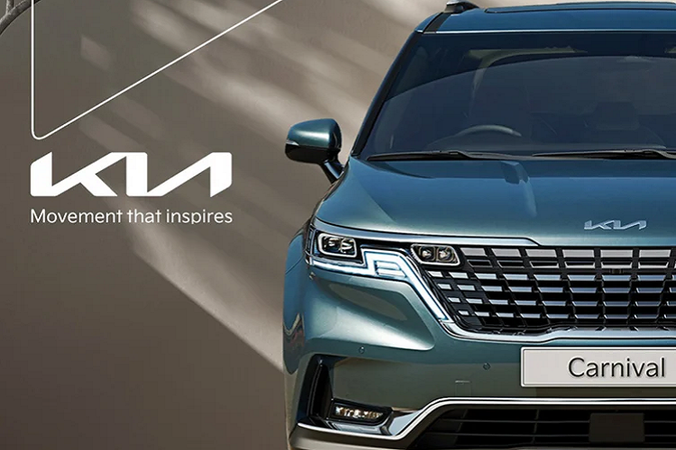 Xe được đổi logo mới theo nhận diện toàn cầu mới của thương hiệu Kia. Ở phiên bản tiêu chuẩn (2.2 EX), xe được bổ sung thêm hệ thống sạc điện thoại không dây và gạt mưa tự động sử dụng cảm biến mưa.