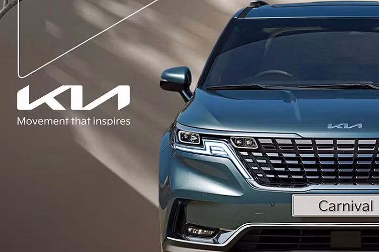 Xe được đổi logo mới theo nhận diện toàn cầu mới của thương hiệu Kia. Ở phiên bản tiêu chuẩn (2.2 EX), xe được bổ sung thêm hệ thống sạc điện thoại không dây và gạt mưa tự động sử dụng cảm biến mưa.