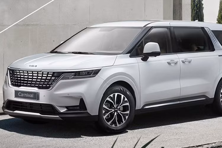 Tại Thái Lan, Kia Sedona 2022 mới có giá bán lần lượt: Diesel 2.2 Turbo EX (MY2022) 2.144.000 baht (1,459 tỷ đồng); Diesel 2.2 Turbo SXL (MY2022) 2.495.000 baht (1,698 tỷ đồng). So với phiên bản bản 2021, giá xe Kia Sedona 2022 giữ nguyên ở bản tiêu chuẩn, và tăng nhẹ giá bán bản cao cấp từ 2.459.000 – 2.495.000 bath (tăng khoảng 25 triệu đồng).