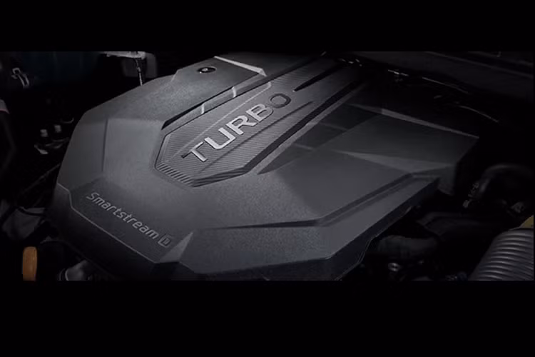 Sức mạnh được truyền xuống cầu trước (FWD) thông qua hộp số tự động 8 cấp (8AT). Sedona 2022 tại Thái không có lựa chọn động cơ Xăng. Ở thị trường Hàn Quốc, Sedona 2022 có thêm lựa chọn động cơ xăng V6 3.5L MPi công suất (268 mã lực + 332 Nm) và V6 3.5 GDi (290 mã lực + 355 Nm).