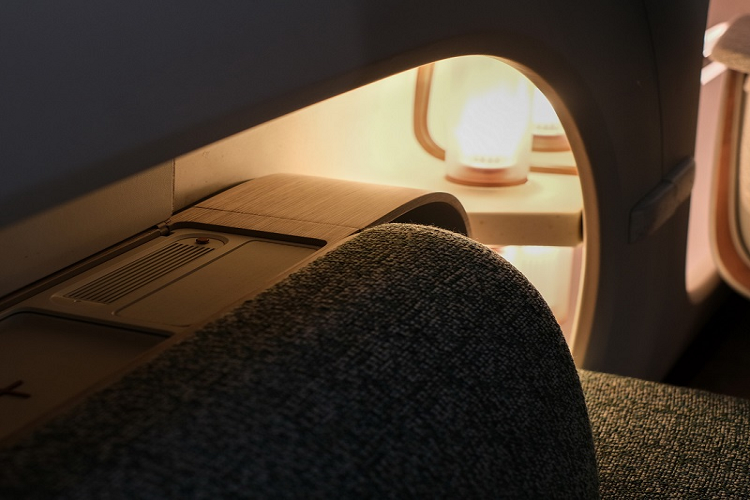 Ngoài ra, nội thất của SUV điện Hyundai SEVEN mang đến một không gian cao cấp với tính cá nhân hóa cao, làm sâu sắc thêm sự đổi mới về khoang cabin mà Hyundai Motor đã từng thể hiện trên Ioniq 5. Việc sử dụng các vật liệu bền vững, thân thiện với môi trường còn đem đến những trải nghiệm sử dụng tinh tế, phản ánh lối sống xanh, hiện đại và văn minh.