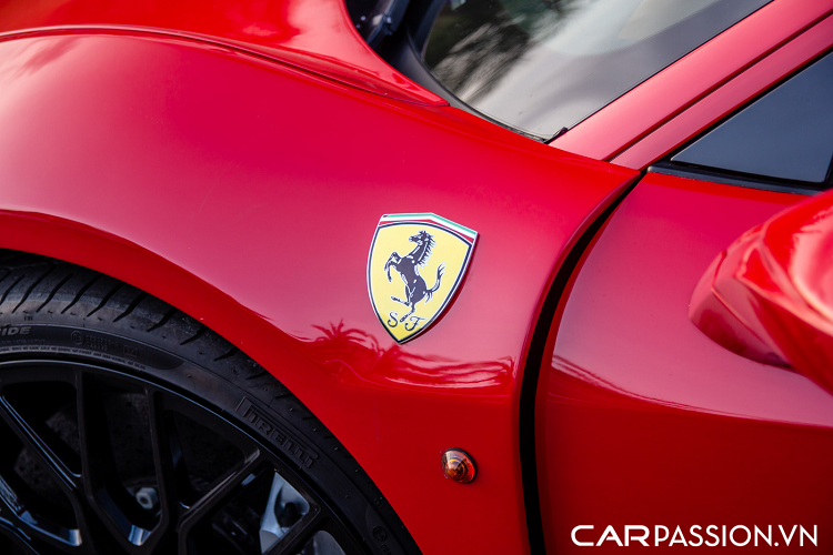 Dòng siêu xe Ferrari 458 Italia được ra mắt vào năm 2009, kế thừa những thành công mà đàn anh F430 đã đạt được. Ferrari 458 Italia thậm chí còn làm tốt hơn mẫu xe tiền nhiệm ở khâu thiết kế khi mang về cho hãng siêu xe Ý những giải thưởng như “Car of the Year 2010” hay “Supercar of the Year 2010”,…