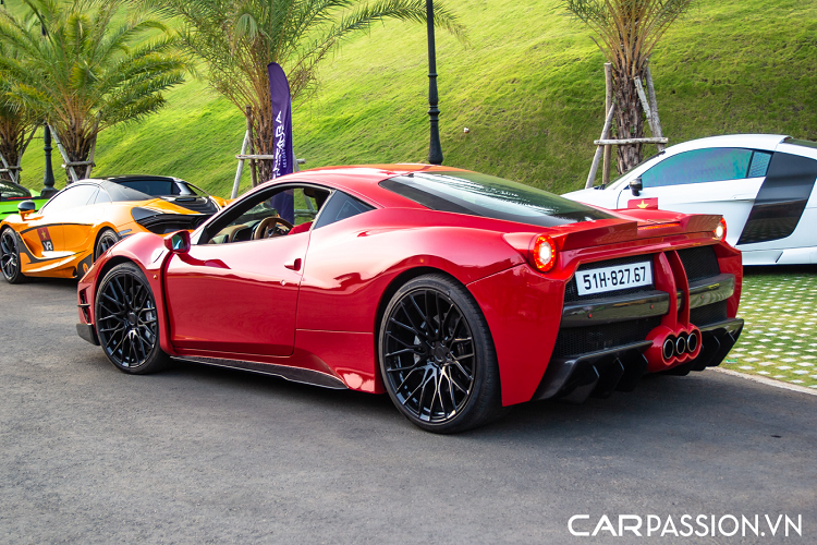 Tuy nhiên, nếu so với Liberty Walk, gói độ từ Misha Designs đem tới cho xe bộ bodykit với các chi tiết có thể được trang bị thông qua quá trình lắp đặt còn gói Liberty Walk lại đặt ra một yêu cầu “táo bạo” hơn khi khách hàng cần phải chấp nhận chiếc xe của mình phải được cắt bỏ các phần ốp hốc bánh để gắn những bộ vè mở rộng thân xe cũng như hạ gầm xuống sát đất.