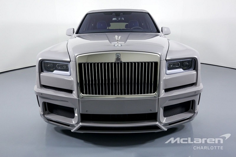Dù chưa rõ chủ xe đã phải chi bao nhiêu cho chiếc Rolls-Royce Cullinan này, nhưng chỉ với một vài thay đổi ở ngoại thất và nội thất đã có thể “thổi” giá xe Rolls-Royce Cullinan độ cao hơn gấp đôi so với nguyên bản thì có vẻ hơi vô lý, nhất là khi chiếc xe này đã lăn bánh 1.091 dặm (khoảng 1.756 km).