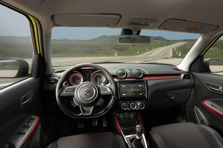 Ở thế hệ thứ 3, Suzuki Swift Sport được xây dựng trên nền tảng Heartect của Suzuki, khối lượng xe chỉ 970 kg. Xe có nhiều nâng cấp để tăng độ cứng khung gầm và độ ổn định ở tốc độ cao. Ngoài ra, một tay đòn được thiết kế đặc biệt giúp vào cua chính xác hơn.