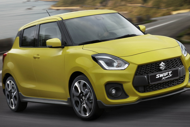 Mẫu xe thể thao Suzuki Swift Sport 2021 sẽ được nhập khẩu nguyên chiếc từ Nhật Bản, do đó số lượng xe được phân phối sẽ hạn chế. Suzuki Swift Sport 2021 có các tùy chọn màu ngoại thất gồm vàng, đỏ, xanh dương, trắng, bạc, xám và đen.