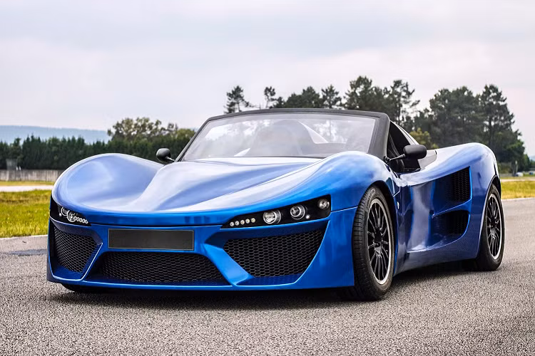 6. Adamastor P003RL: Cái tên P0003RL mang ý nghĩa đây là mẫu xe thế hệ thứ 3 và hợp pháp để chạy trên phố. Toàn bộ phần khung xe được làm từ vật liệu nhựa composite giúp giảm khối lượng xuống còn 850 kg. Tùy thuộc vào khách hàng, P003RL có thể được trang bị động cơ 2.3-3.5L, cùng với đó là tùy chọn hộp số sàn, bán tự động hoặc tự động tuần tự. Chiếc xe cũng có thể tham gia vào một vài giải đua chuyên nghiệp nhờ phần khung được Adamastor thiết kế theo chuẩn của FIA. Ảnh: Changing Lanes.