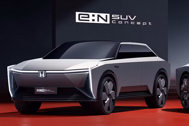 Trước mắt, Honda không cung cấp nhiều thông tin về hệ thống truyền động của các mẫu e:N. Chúng ta chỉ biết rằng chúng sẽ chia sẻ chung một khung gầm, và trang bị những công nghệ mới nhất của công ty như Honda Sensing và Honda Connect, và một khoang lái kỹ thuật số.