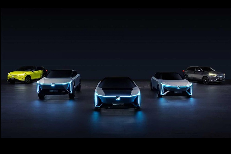 Sau khi đi bước đầu vào thị trường xe điện với các mẫu xe như Clarity và E, Honda đang trở nên nghiêm túc hơn bằng cách giới thiệu một vài mẫu xe concept mới mà họ gọi chung là e:N Series. Phiên bản sản xuất của những chiếc xe này sẽ xuất hiện ở thị trường Trung Quốc đầu tiên. Cụ thể hơn, Honda e:NS1 và e:NP1 sẽ là những mẫu e:N Series đầu tiên có mặt tại Trung Quốc vào mùa xuân năm 2022. Chúng sẽ được sản xuất bởi các liên doanh lần lượt là Dongfeng Honda và GAC Honda.