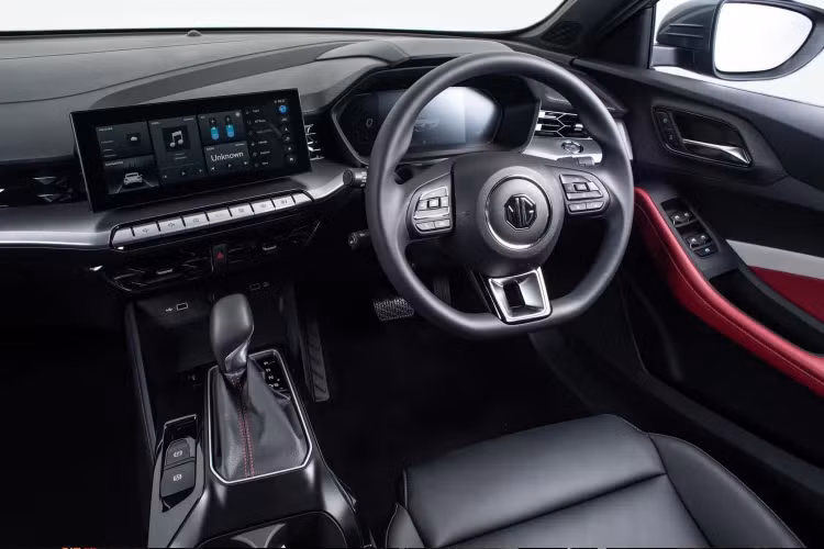 Tất cả phiên bản của MG5 2022 tại Thái Lan đều sử dụng động cơ 4cyl dung tích 1.5L hút khí tự nhiên, công suất tối đa 118 mã lực tại 6.000 vòng/phút và mô-men xoắn cực đại 150Nm tại 4.500 vòng/phút, sử dụng kết hợp với hộp số tự động biến thiên vô cấp (CVT) và hệ dẫn động cầu trước (FWD).