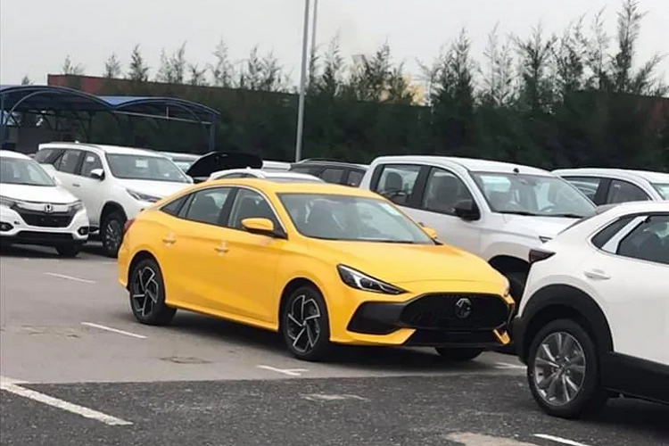 Tại Thái Lan, giá xe MG 5 2022 có giá bán từ 392 – 483 triệu đồng, xe được bán ra tổng cộng 3 phiên bản. Theo đó, giá bán của MG 5 2022 tại Việt Nam có thể sẽ không tăng quá nhiều so với giá bán ở Thái Lan.