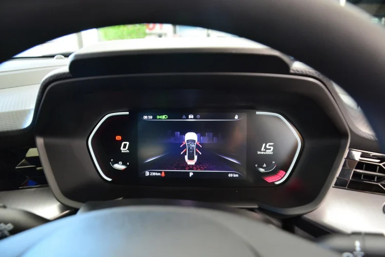 Cụ thể, phiên bản cao cấp nhất hy vọng sẽ có mức giá không quá 550 triệu đồng. Nếu sở hữu mức giá đẹp, mẫu sedan hạng C – MG5 2022 có thể tự tin cạnh tranh với bất kỳ đối thủ Nhật và Hàn nào trong phân khúc sedan hạng C.