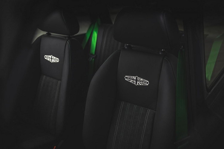 Kết hợp với hệ thống ống xả mạnh hơn và hai bộ chế hòa khí SU, Mini Remastered Oselli Edition tạo ra công suất 123 mã lực và 153 Nm mô-men xoắn cực đại. 