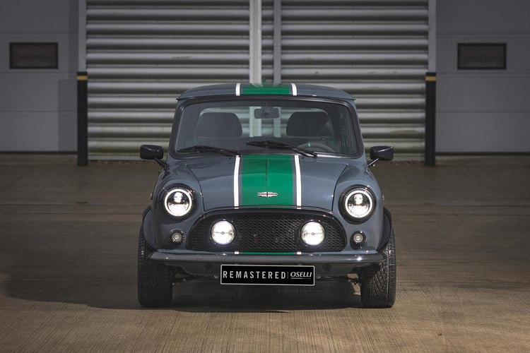 Được chấp bút bởi nhà thiết kế lừng danh Alec Issigonis, Mini đã trở thành một mẫu xe mang tính biểu tưởng, nhưng rồi chết dần dưới bàn tay của công ty British Leyland. Thay vì tái thiết kế, nhà sản xuất xe Anh Quốc đã khiến mọi việc tệ hơn đối với mẫu xe Mini kinh điển qua chất lượng lắp ráp thấp và nhiều lỗi kỹ thuật.