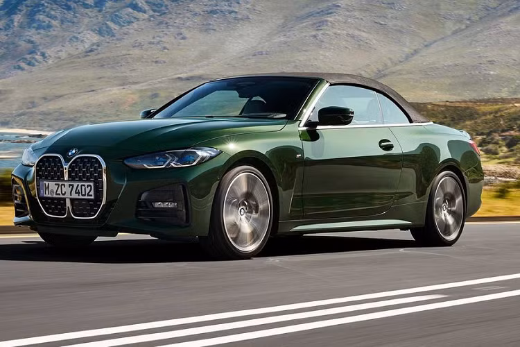 BMW 4-Series được xem như một phiên bản cá tính và cao cấp hơn của dòng 3-Series. Cả hai mẫu xe này đều sử dụng chung một nền tảng khung gầm và một số trang bị cho tới động cơ. Điểm khác biệt chủ yếu giữa 4-Series và 3-Series nằm ở phần thiết kế. Trong đó, dòng 4-Series sở hữu bộ lưới tản nhiệt "quả thận" đặt dọc với kích thước lớn hơn hẳn. Đây cũng chính là chi tiết từng nhận không ít tranh cãi từ giới truyền thông quốc tế.