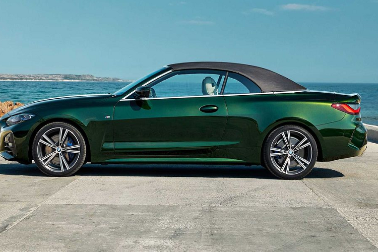 Sức mạnh này được truyền xuống 2 bánh sau thông qua hộp số tự động 8 cấp. Thời gian tăng tốc từ 0 - 100 km/h của BMW 430i Convertible 2021 là 5,8 giây.