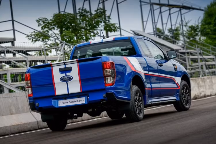 Đáng tiếc là hãng Ford chỉ sản xuất đúng 300 chiếc xe bán tải đặc biệt Ranger XL Street 25th Anniversary Edition 2021 này cho thị trường Thái Lan. 
