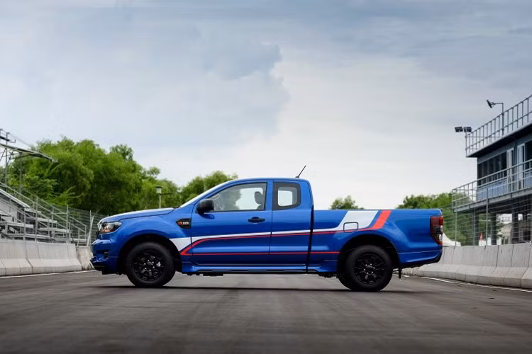 Tại thị trường Thái Lan, giá xe Ford Ranger XL Street 25th Anniversary Edition 2021 có giá khởi điểm từ 682.000 Baht (khoảng 486 triệu đồng).