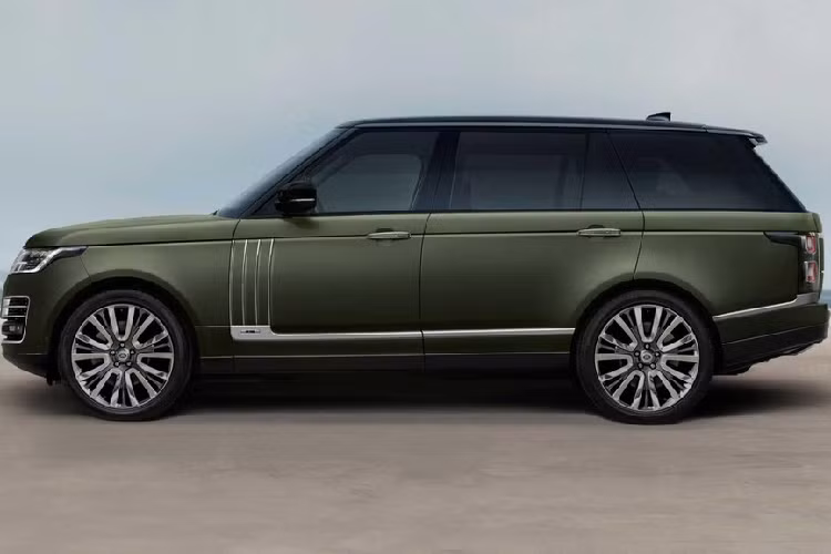 Ngoài ra, Range Rover SVAutobiography Ultimate Edition LWB 2021 còn có cửa sau đóng chỉnh điện cũng như ghế ngả phía sau với đủ tính năng sưởi, làm mát và mát-xa, bao gồm cả mát-xa đá nóng. Thêm vào đó là bàn gấp và ngăn tủ lạnh trên xe.