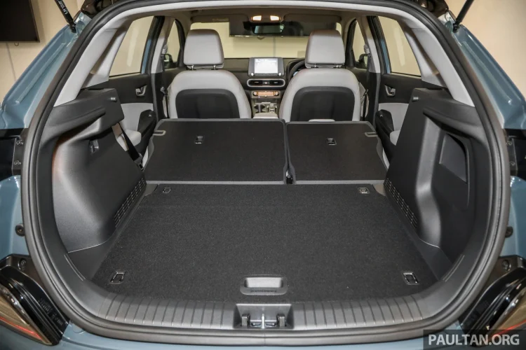 Trong khi đó hệ thống SmartSense trên phiên bản e-Plus và e-Max có thêm radar phía trước, hỗ trợ đầy đủ hơn. Ngoài ra hai phiên bản này cũng có thêm cảnh báo phương tiện giao thông cắt ngang phía sau (RCCA) và hỗ trợ tránh va chạm điểm mù (BCA) có đi kèm tính năng phanh chủ động tránh va chạm.