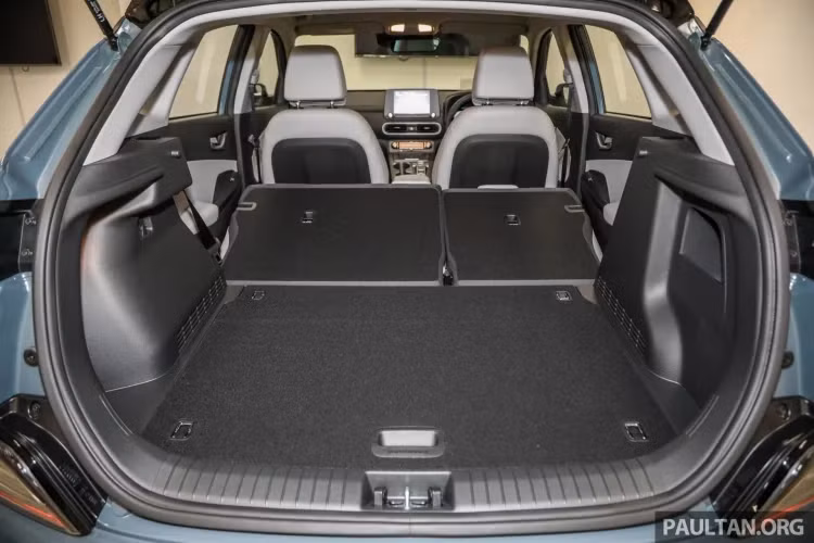 Trong khi đó hệ thống SmartSense trên phiên bản e-Plus và e-Max có thêm radar phía trước, hỗ trợ đầy đủ hơn. Ngoài ra hai phiên bản này cũng có thêm cảnh báo phương tiện giao thông cắt ngang phía sau (RCCA) và hỗ trợ tránh va chạm điểm mù (BCA) có đi kèm tính năng phanh chủ động tránh va chạm.