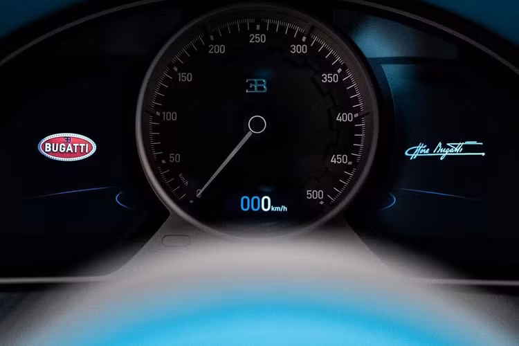 Dù sở hữu bộ 3 siêu xe cực đắt đỏ này nhưng đại gia Malaysia thừa nhận chưa bao giờ lái chúng trên đường phố của Singapore vì chưa đăng ký. Tuy nhiên, đại gia này đã đến trụ sở của Bugatti ở Molsheim, Pháp để trải nghiệm một chiếc Chiron cho riêng mình vào năm 2017 sau khi tậu bản tiêu chuẩn và mới đây đã tiếp tục sang đại bản doanh của hãng xe Pháp để nhận bàn giao Divo ngay tại đây.