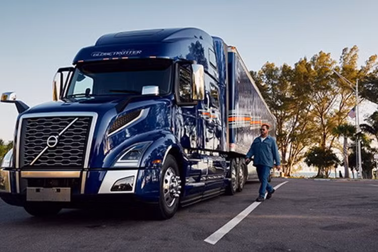 Để tăng cường an toàn cho các tài xế xe tải Volvo, hãng xe Thụy Điển đã giới thiệu cho một số mẫu xe thế hệ thứ 5 của bộ xử lý SafetyDirect (do Bendix Commercial Vehicle Systems cung cấp).