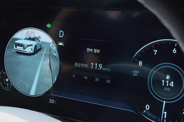 Đáng tiếc là Hyundai Grandeur Le Blanc 2021 lại không được trang bị một số tính năng cao cấp như hệ thống âm thanh JBL 12 loa, bệ tì tay ở hàng ghế sau, màn hình hiển thị thông tin kính lái, cửa sổ trời toàn cảnh Panorama, camera hành trình, ghế và vô lăng bọc da Nappa hay nội thất bọc da lộn.