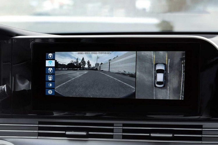 Khi mua Hyundai Grandeur Le Blanc 2021 thế hệ mới, khách hàng có thể chọn 1 trong 2 loại động cơ. Thứ nhất là động cơ xăng V6, dung tích 3.3L với công suất tối đa 294 mã lực và mô-men xoắn cực đại 343 Nm. Nếu chọn Hyundai Grandeur Le Blanc 2021 bản 3.3L, khách hàng Hàn Quốc có thể chi thêm tiền cho gói phụ kiện LeBlanc Performance Package.