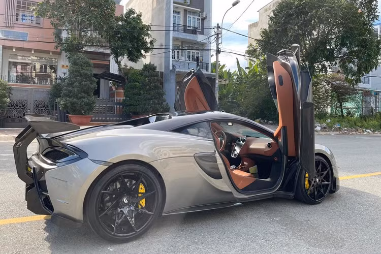 Sức mạnh này giúp siêu xe 570S của hãng McLaren mất khoảng thời gian 3,2 giây để tăng tốc từ vị trí xuất phát lên 100 km/h trước khi đạt vận tốc tối đa 328 km/h.