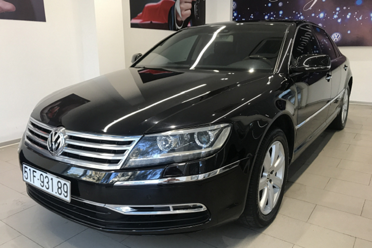 Tại thời điểm năm 2016, Volkswagen Việt Nam từng chào giá chiếc Phaeton này tại triển lãm DAS Volkswagen Fest với giá lên tới 3 tỷ đồng. Được biết, đây là một trong 2 chiếc Volkswagen Phaeton về Việt Nam.