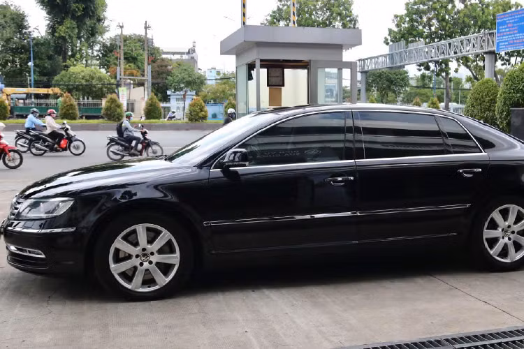 Nhìn chung, hàng độc Volkswagen Phaeton này là một gợi ý dành cho nhiều khách hàng Việt đang muốn trải nghiệm sedan hạng sang cỡ lớn của Đức với chi phí vừa phải