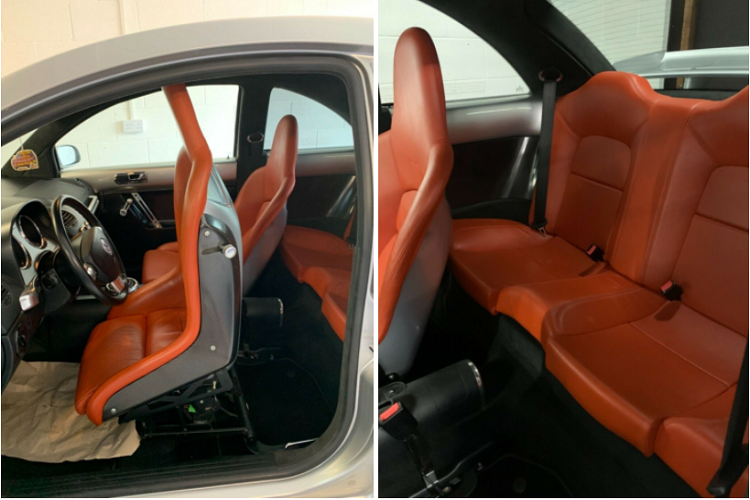 Nội thất của xe cũng mang phong cách thể thao với bộ ghế ngồi bọc da với 2 ghế trước kiểu xe đua, nhiều chi tiết của cabin được trang trí bằng vật liệu carbon hoặc nhôm.