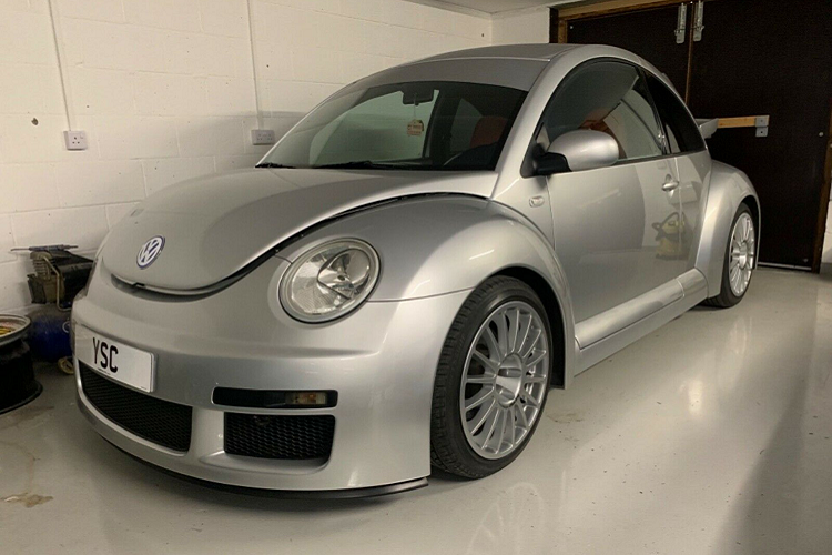 Một chiếc Volkswagen Beetle RSi hàng hiếm đang được rao bán trực tuyến tại Anh quốc với mức giá lên đến 45.000 bảng, tương đương 62.300 USD (tương đương hơn 1,4 tỷ đồng).