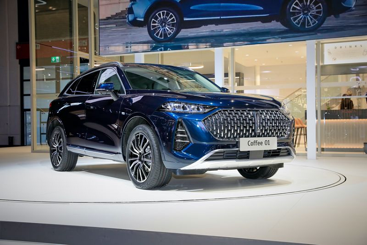 Great Wall đang lên kế hoạch quay trở lại thị trường châu Âu thông qua thương hiệu Wey, đó là lý do hãng giới thiệu mẫu SUV Wey Coffee 01 2022 mới tại Triển lãm Ô tô IAA 2021 đang diễn ra ở Munich, Đức. Coffee 01 sẽ là sản phẩm đầu tiên của Wey ở châu Âu và đang được định vị là một sản phẩm cao cấp ngang BMW, Audi và Mercedes-Benz.