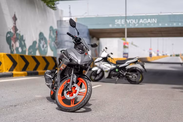 Thiết kế thể thao đặc trưng của dòng xe phân khối lớn.