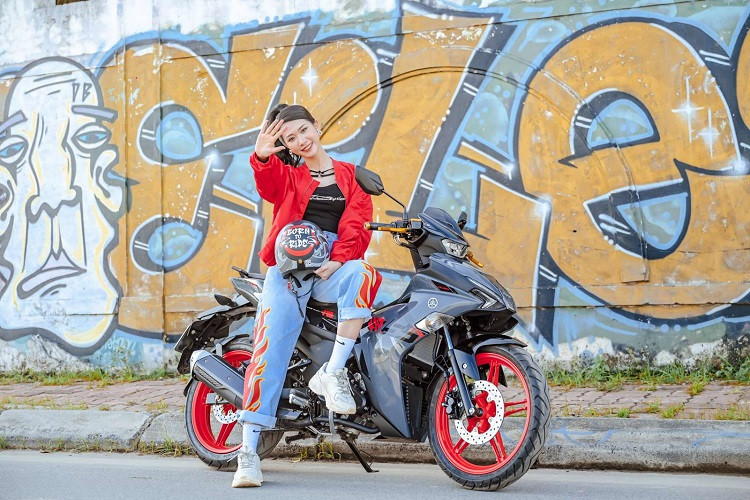 Exciter 155 VVA đang phân phối tổng cộng 7 phiên bản với 20 màu sắc tùy chọn là lợi thế rất lớn của mẫu xe côn tay này.