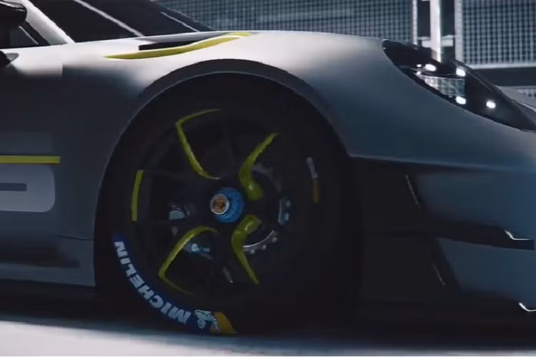 Dựa trên Porsche 911 GT2 RS Clubsport sản xuất giới hạn 200 chiếc trên toàn thế giới, Porsche 911 GT2 RS Clubsport 25 có ngoại hình rất cá tính với thân xe chủ yếu làm bằng sợi carbon cùng các chi tiết ở ngoại thất là sơn đen nhám hòa trộn cùng sợi carbon trần. Porsche cho biết màu sơn của xe bao gồm những điểm nhấn màu xanh lá cây tươi sáng đã làm nổi bật tính khí động học, được lấy cảm hứng từ xe đua Porsche 911 GT3 R của đội đua Manthey-Racing.