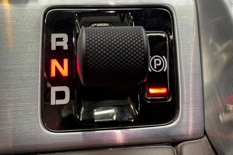 Ngoài ra, cô gái 9X sinh sống ở quận Gò Vấp còn sở hữu siêu xe mui trần Ferrari F8 Spider và McLaren 765LT đầu tiên về nước hiện đã qua phẫu thuật với bản độ của Novitec.