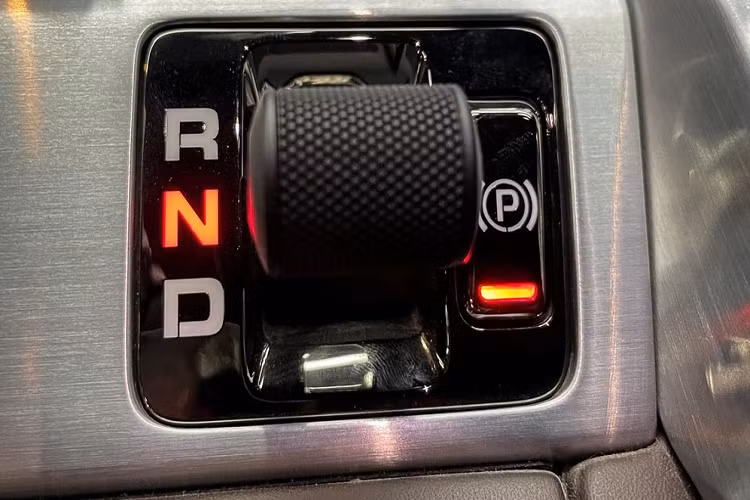 Ngoài ra, cô gái 9X sinh sống ở quận Gò Vấp còn sở hữu siêu xe mui trần Ferrari F8 Spider và McLaren 765LT đầu tiên về nước hiện đã qua phẫu thuật với bản độ của Novitec.