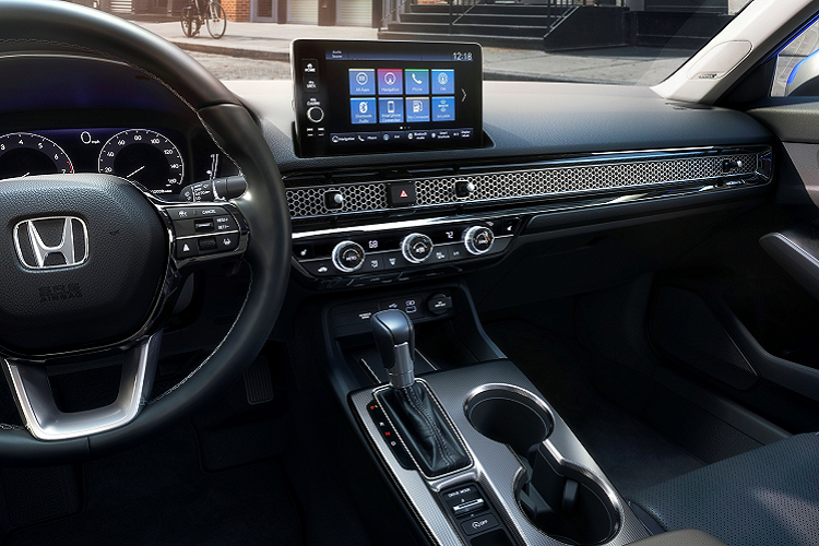 Hiện tại, thế hệ thứ 10 của dòng xe này đang được phân phối tại Singapore với 2 phiên bản, có giá lần lượt là 82.300 USD và 85.300 USD. Với nhiều nâng cấp, giá xe Honda Civic 2022 thế hệ mới dự tính sẽ không thấp hơn mức giá của thế hệ hiện hành. Mẫu xe hạng C này có giá từ 729 triệu đồng tại Việt Nam.