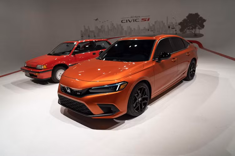 Phó Chủ tịch điều hành của Honda Bắc Mỹ cho biết: “Civic Si mang tính biểu tượng về một mẫu xe hiệu suất cao với giá cả phải chăng trong suốt 4 thập kỷ qua và tất nhiên phiên bản mới sẽ tiếp tục duy trì di sản đó. Đây chắc chắn là chiếc Civic Si tốt nhất mà chúng tôi từng tạo ra”. Giá xe Honda Civic Si 2022 hiện chưa được công bố, dự kiến sẽ có mặt tại các đại lý ở Mỹ muộn nhất vào cuối năm nay.